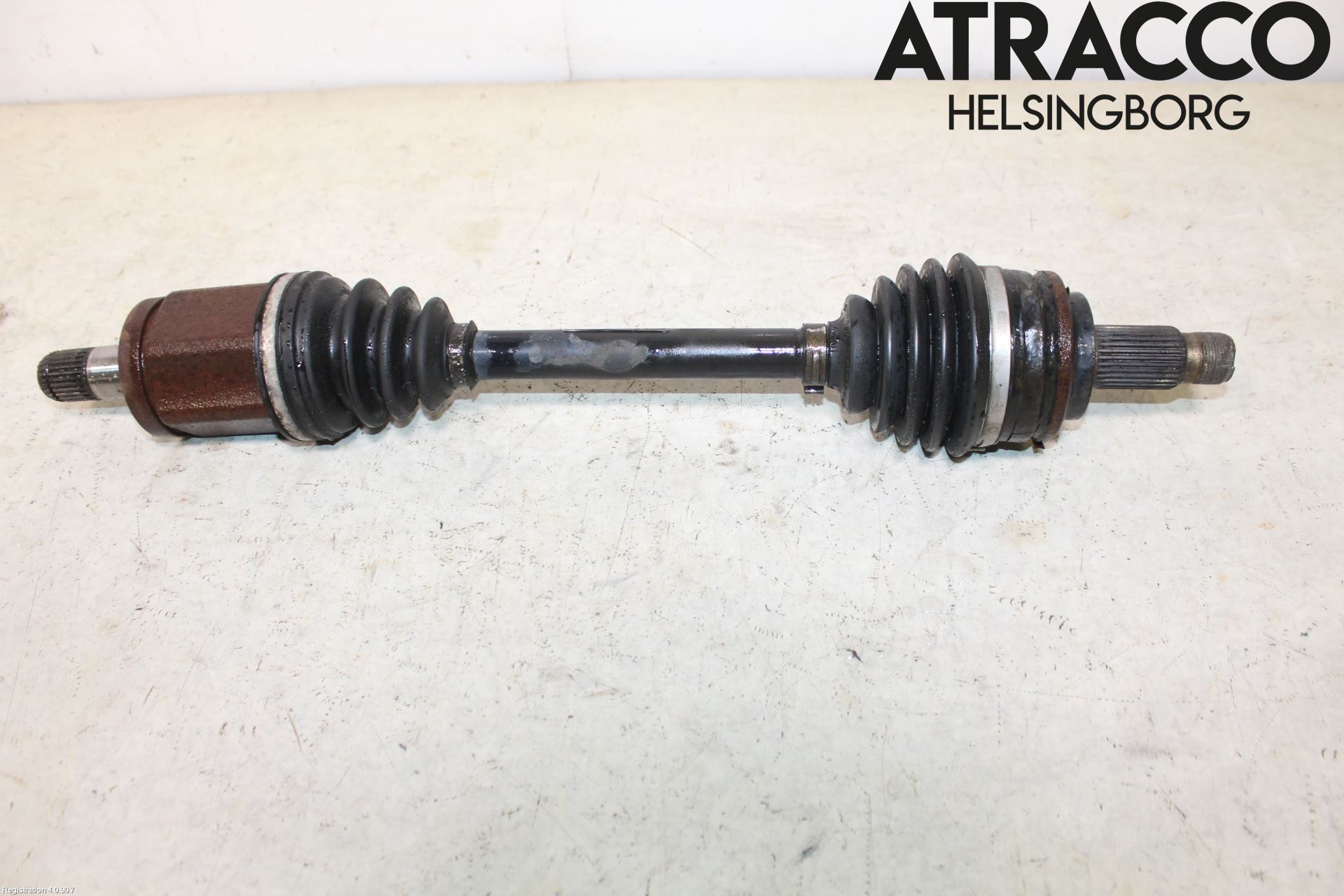 BMW X3 E83     03-10 Drivaxel Fram Vänster