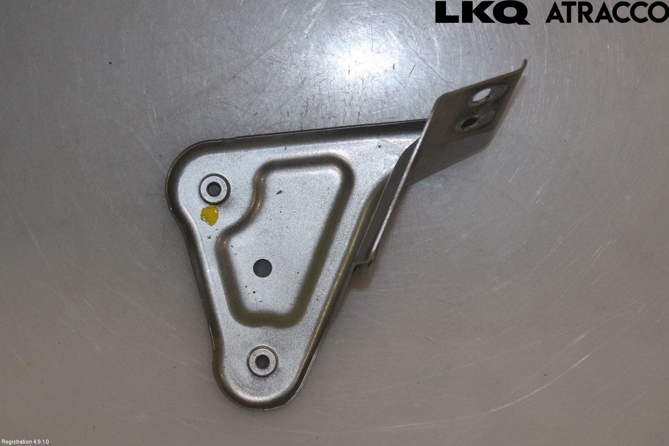 Skoda RAPID Skärmfäste Fram Vä