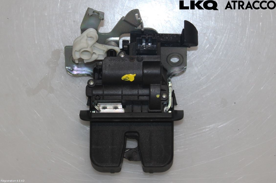 Audi A4/S4 B9 16-19 Låskista Baklucka