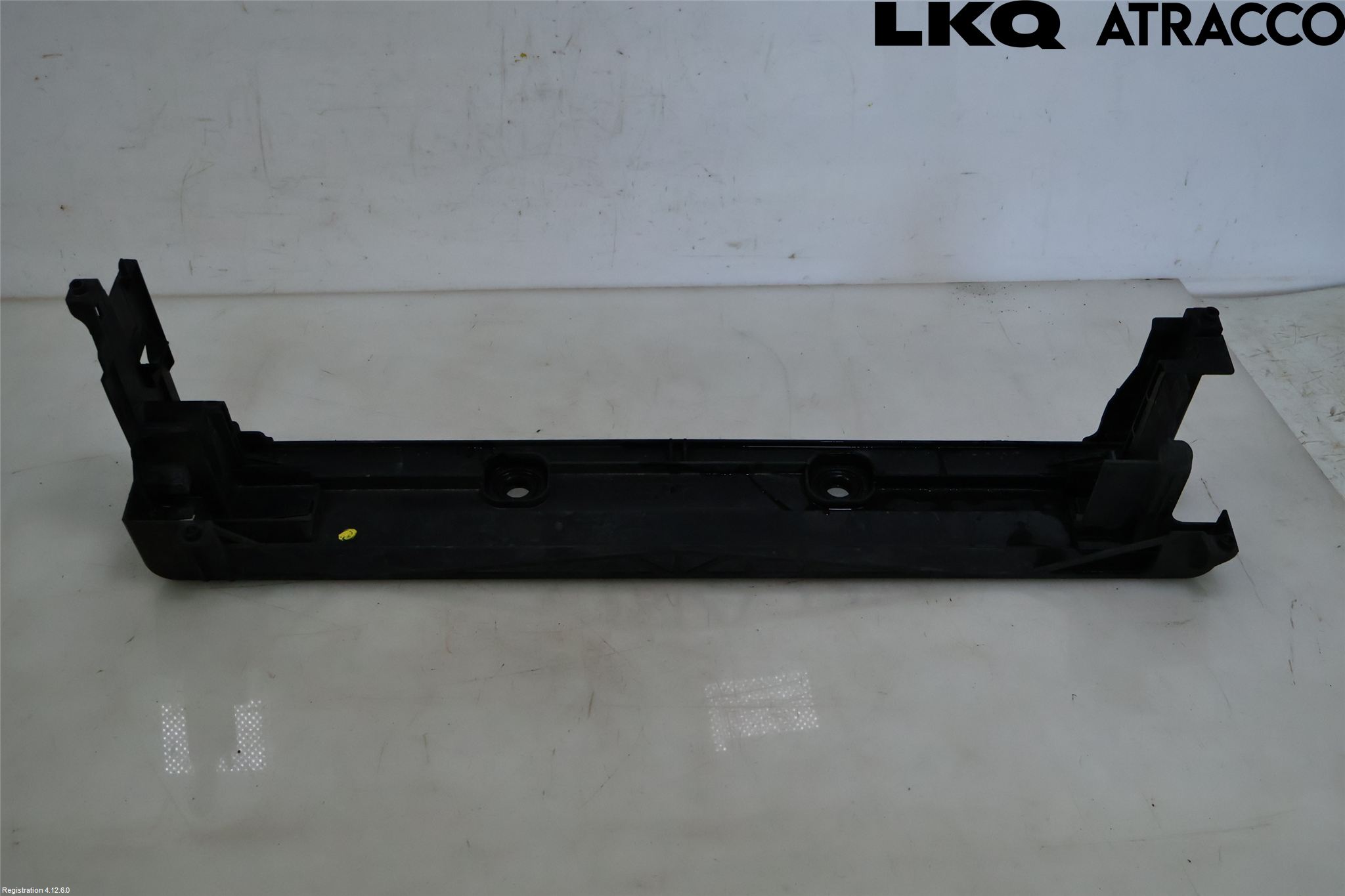 BMW 5 F10/F11/F18 09-17 Kylarfäste-Ram-Balk