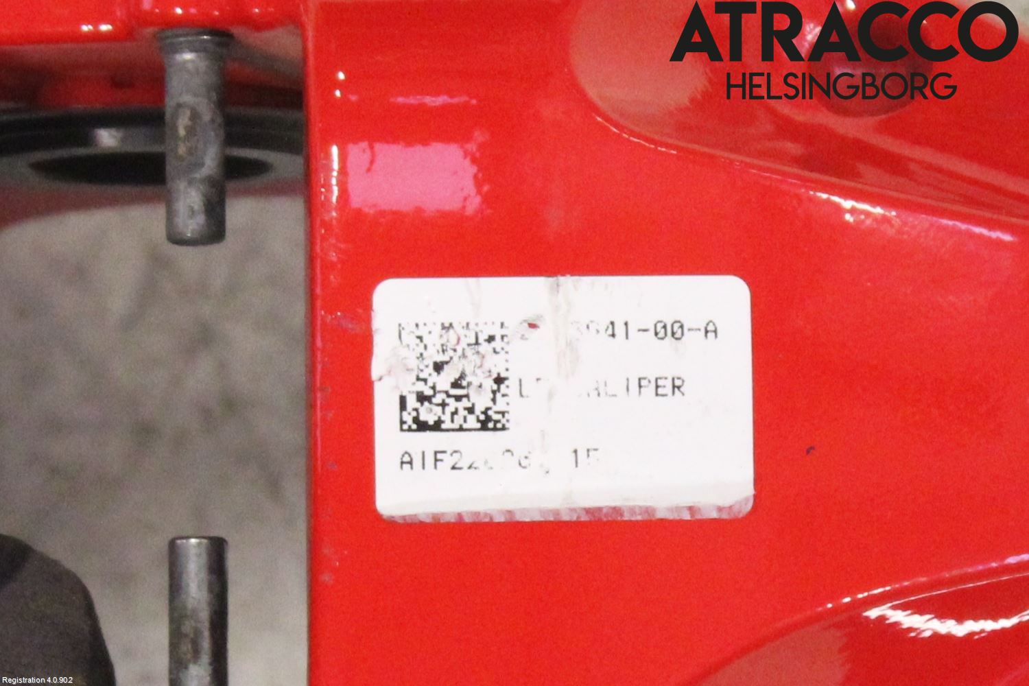 Tesla MODEL Y 21- Bromsok Fram Vänster