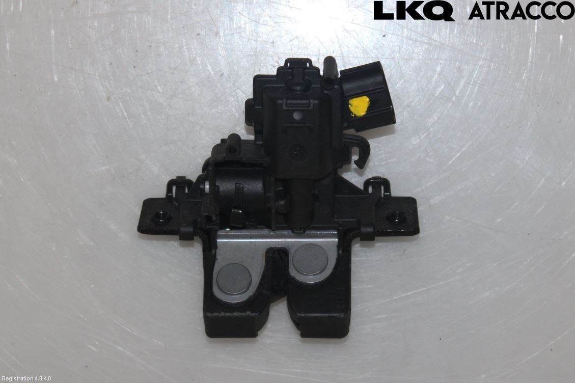 Toyota YARIS XP130 12-14 Låskista Baklucka