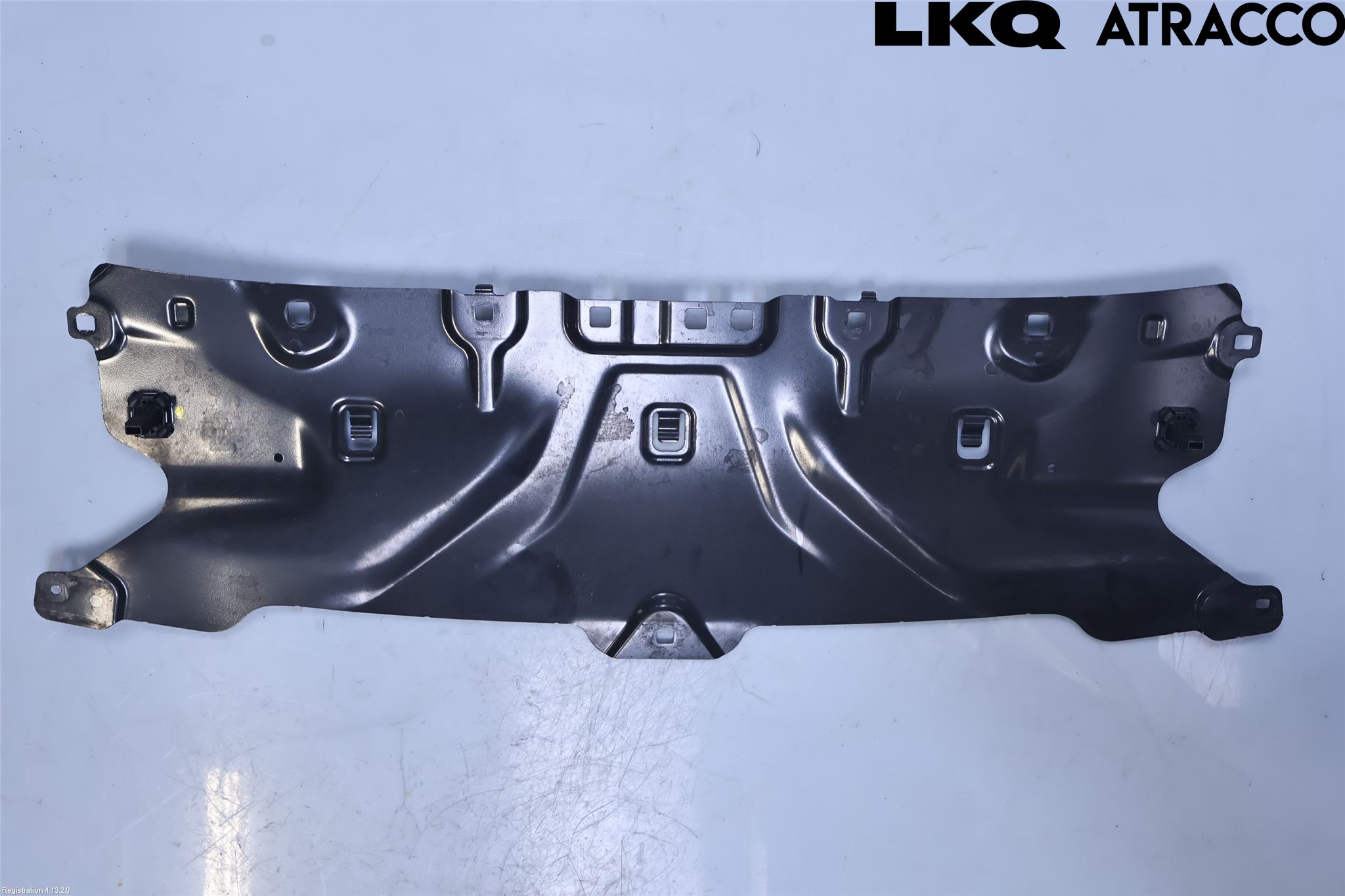 BMW 5 G30/G31/F90 17-23 Front Huvlåsplåt-Balk