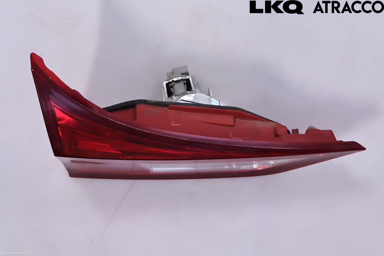 Toyota AURIS 13-19 Bakljus Lucka Vä