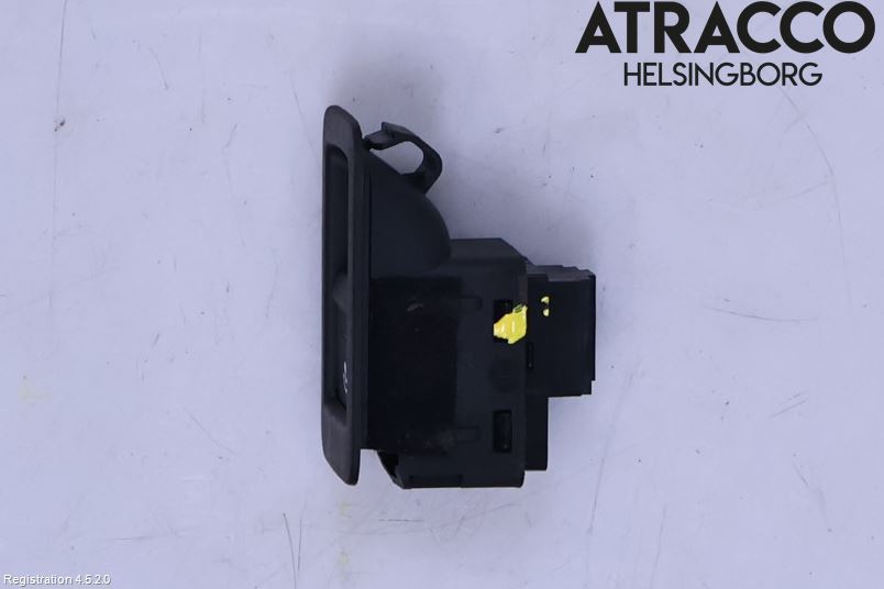 Audi A4/S4 B9 16-19 Strömställare Dragkrok