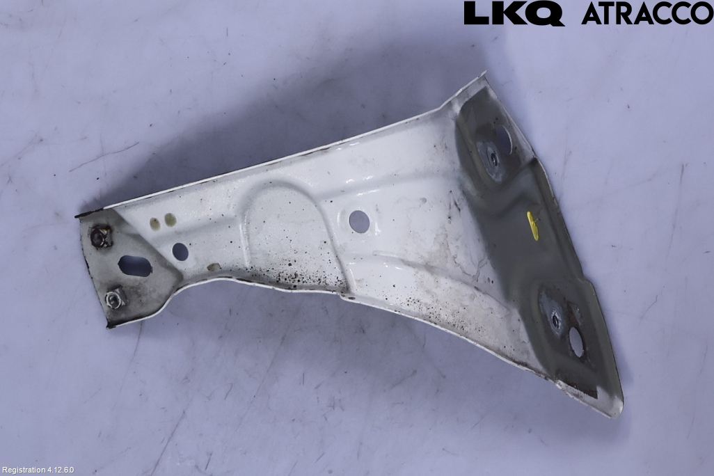 Volkswagen VW PASSAT 11-14 Skärmfäste Fram Vä