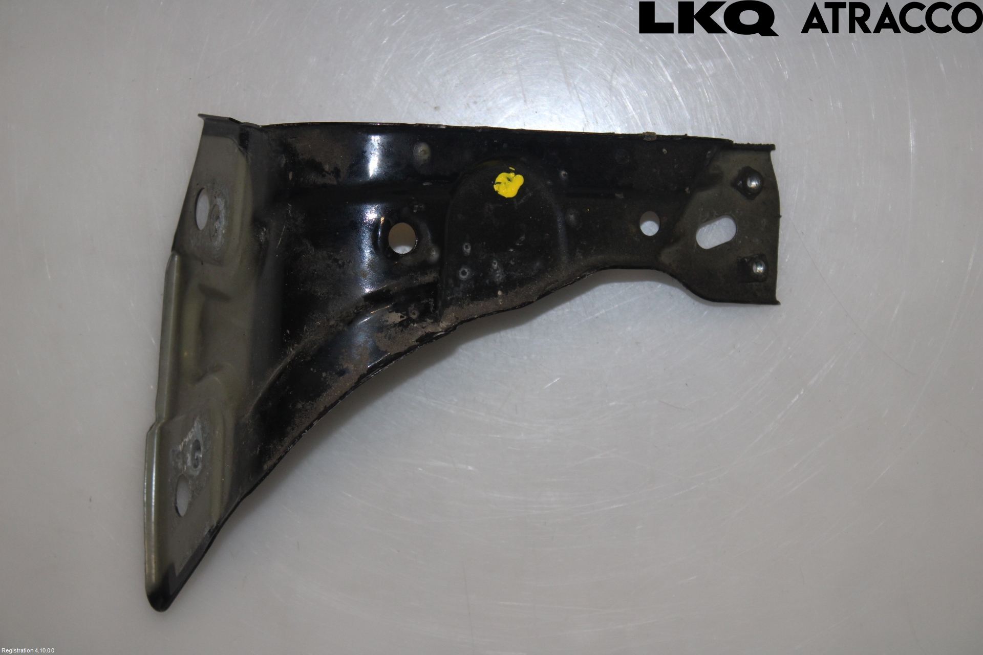 Volkswagen VW PASSAT 15-19 Skärmfäste Fram Hö