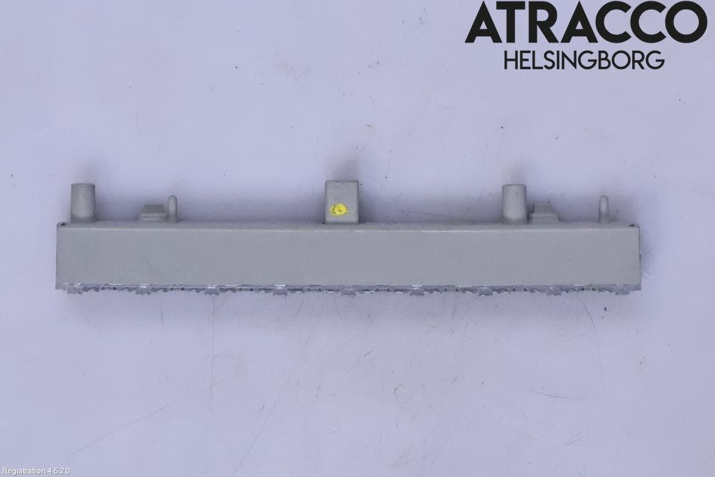 Toyota YARIS XP21 20- Bromsljus Bakruta