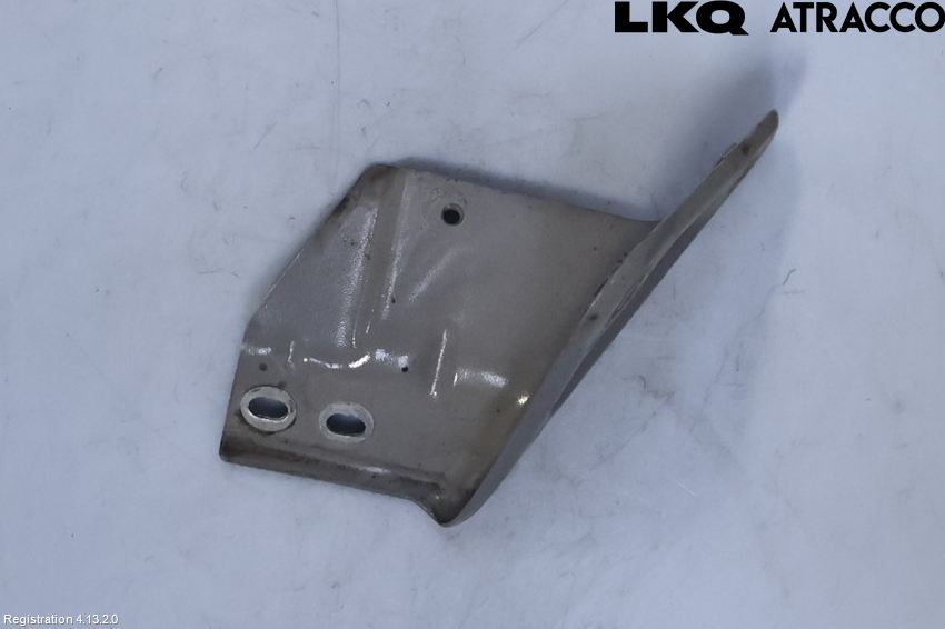 Skoda RAPID Skärmfäste Fram Vä