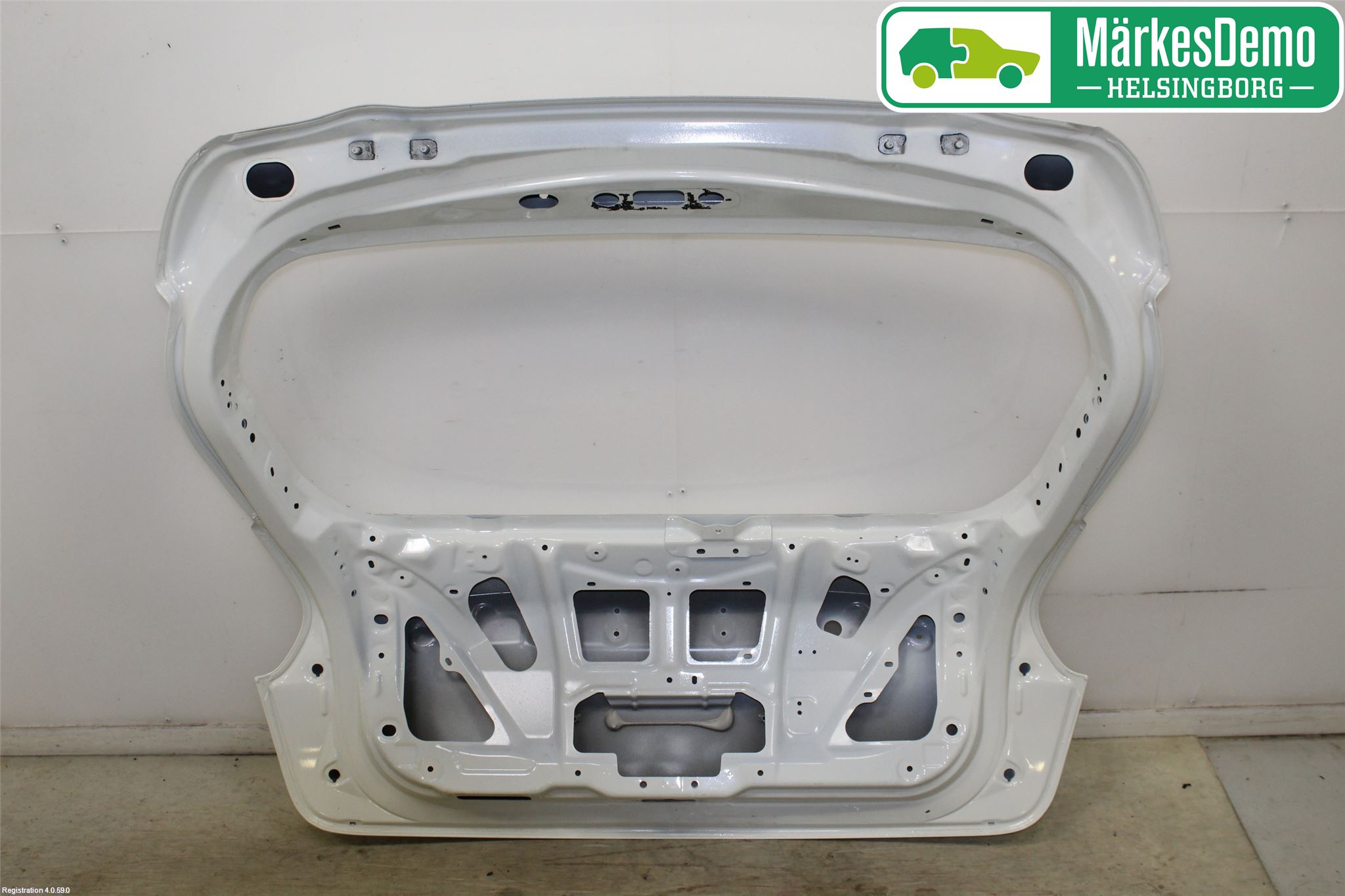 Nissan JUKE 10-14 Baklucka Kombi