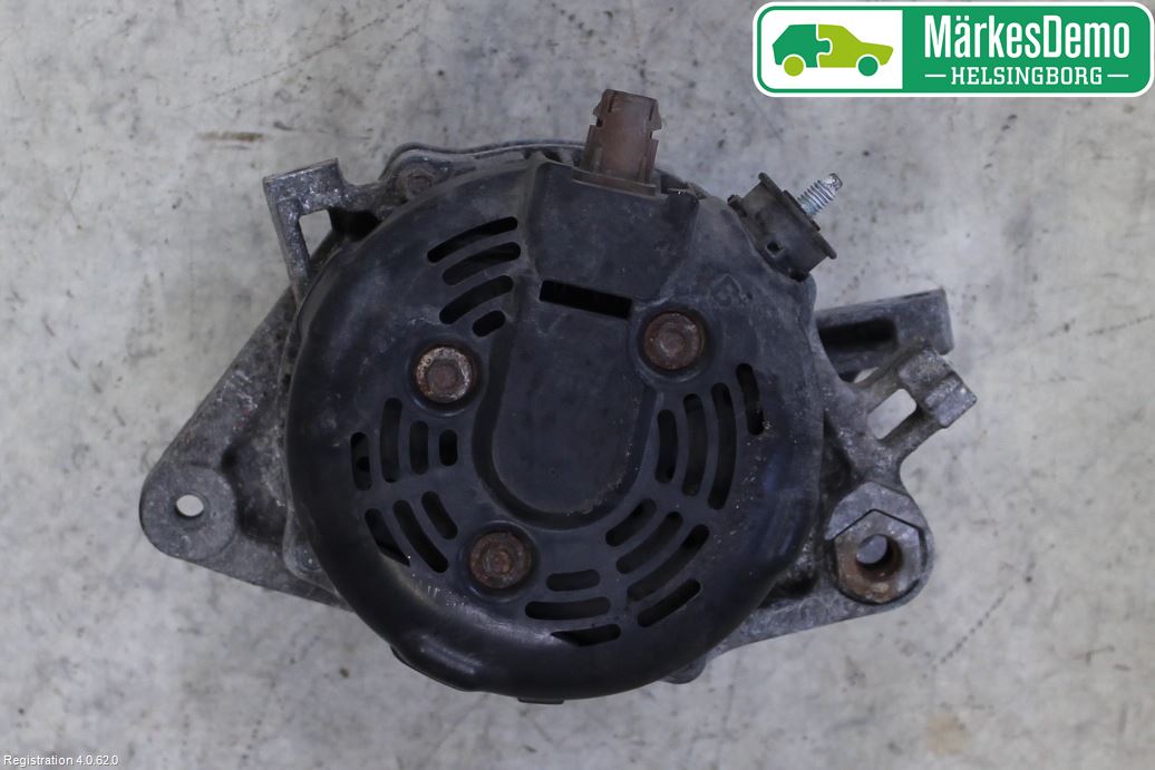 Toyota YARIS XP130 12-14 Generator