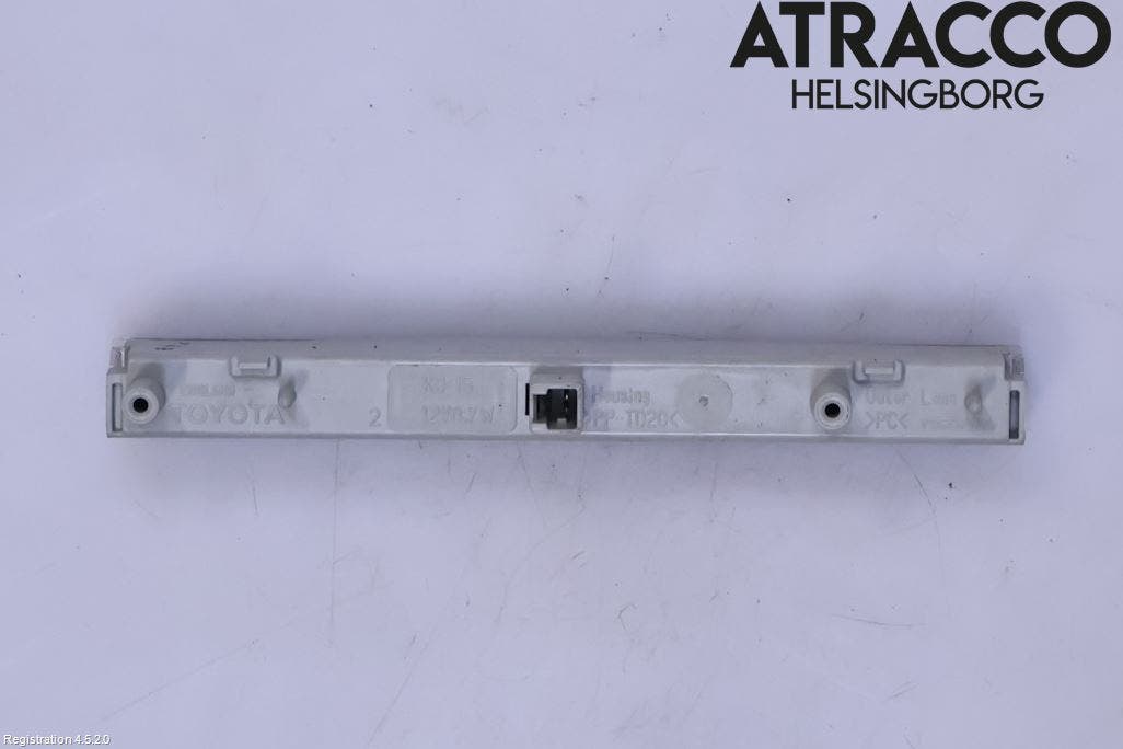 Toyota YARIS XP21 20- Bromsljus Bakruta