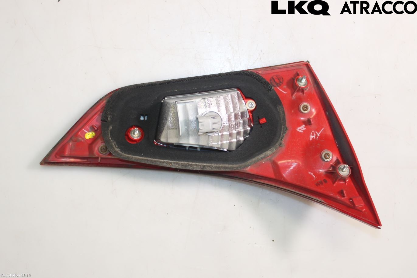Toyota AURIS 13-19 Bakljus Lucka Hö