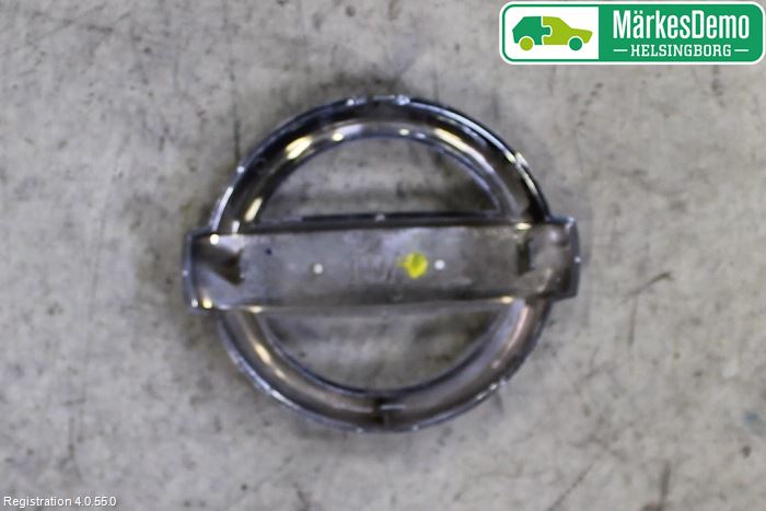 Nissan PULSAR Emblem