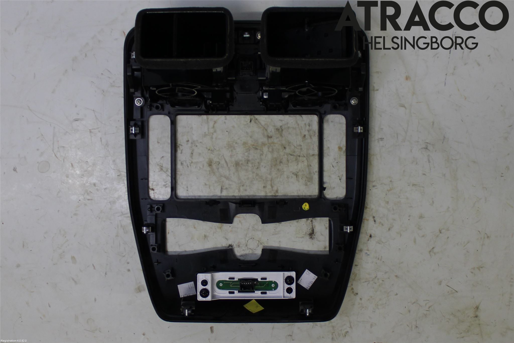 Nissan LEAF 11-17 Instrumentkonsoll Mitt