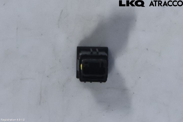 Toyota C-HR 24- Strömställare Baklucka