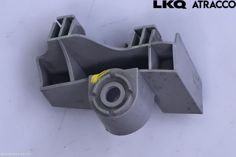 Toyota AURIS 13-19 Stötfångarfäste Bak Hö