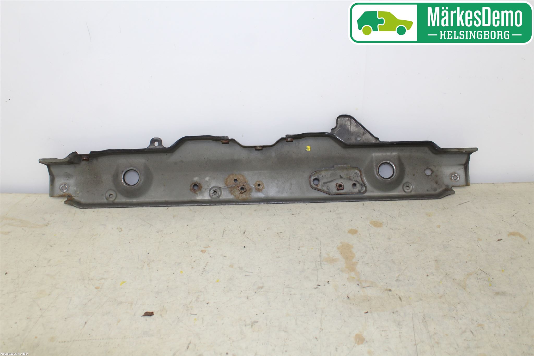 Toyota PRIUS NWH20 04-08 Front Huvlåsplåt-Balk