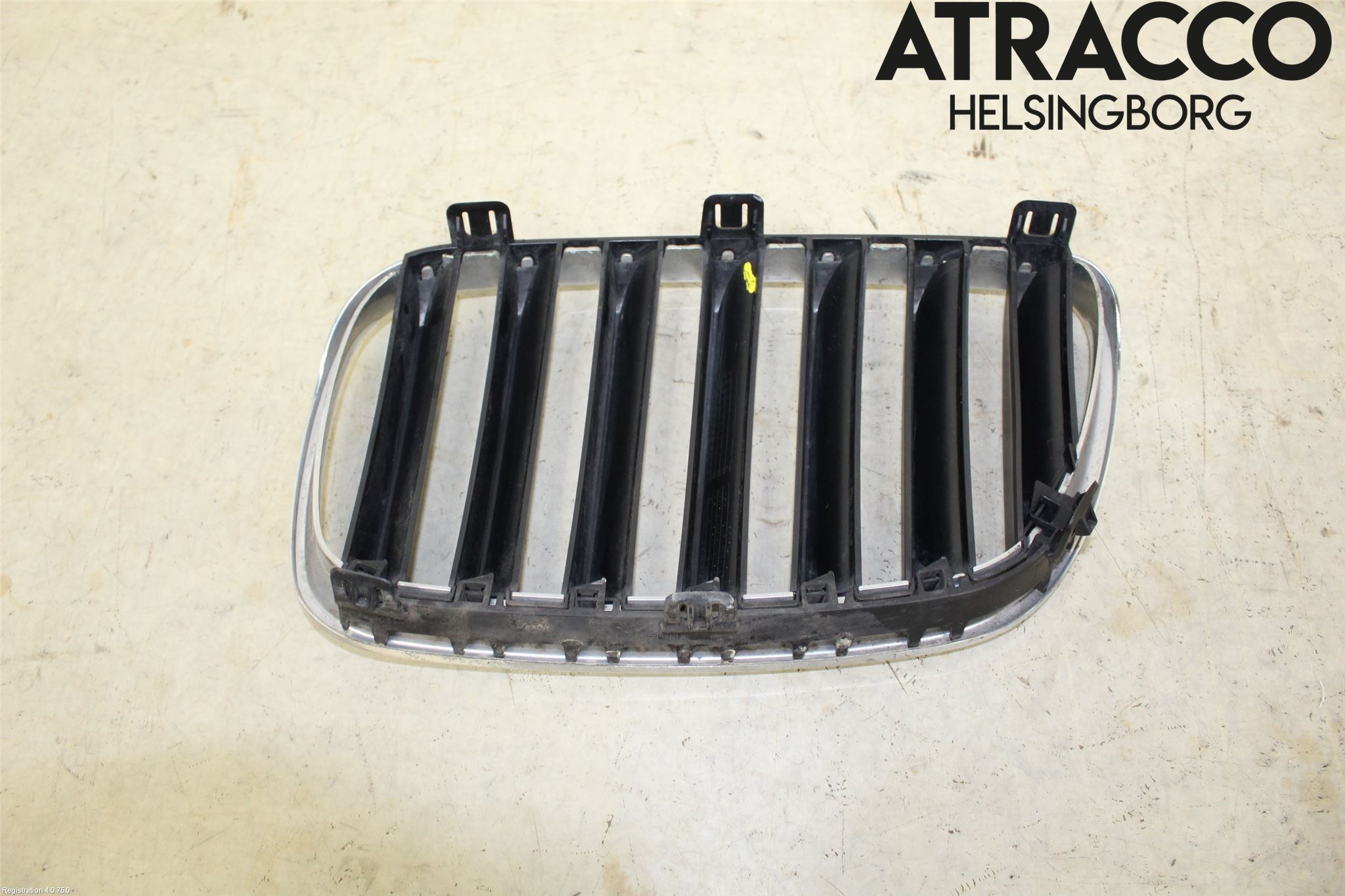 BMW X3 E83     03-10 Grilldel Höger