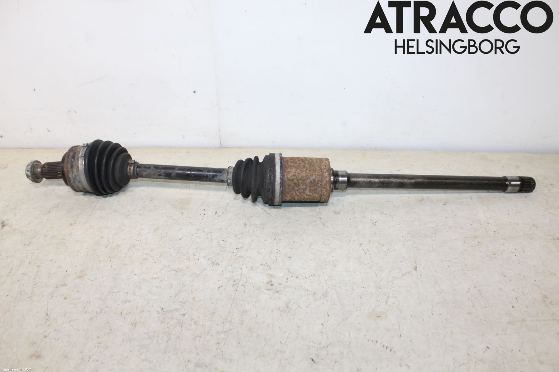 BMW X3 E83     03-10 Drivaxel Fram Höger