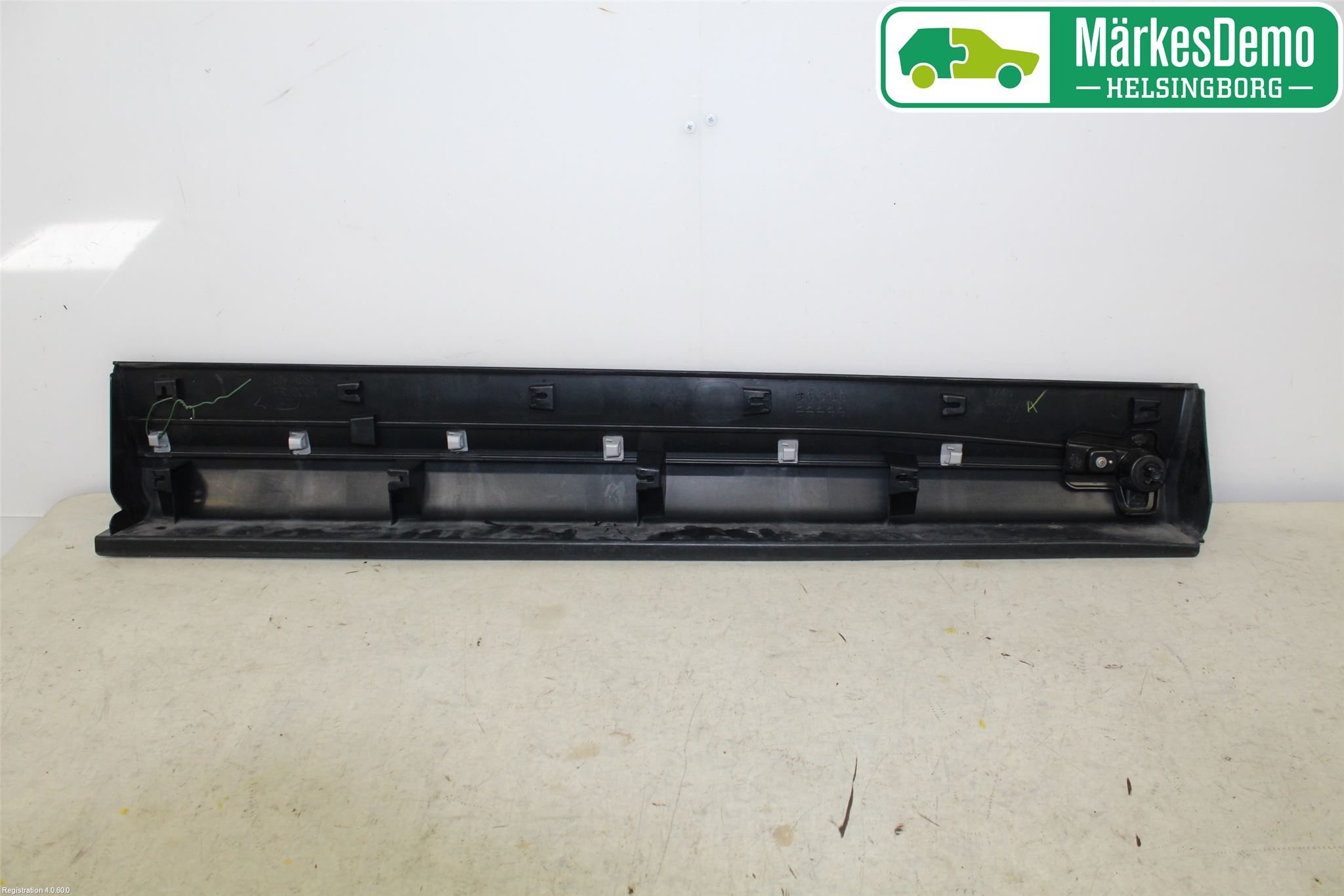 Mitsubishi ECLIPS CROSS Dörr Dekorlist Fram Vä