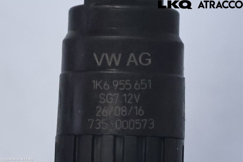 Volkswagen VW TOURAN 16- Spolarpump Vindruta