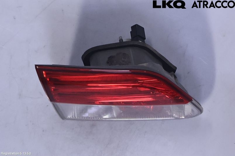 Toyota AVENSIS 09-15 Bakljus Lucka Vä