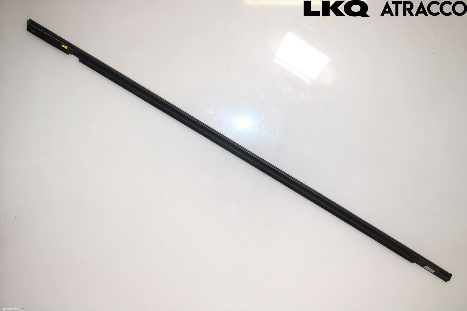 Volkswagen VW GOLF SPORTSVAN 15-20 Dörr Dekorlist Fram Vä