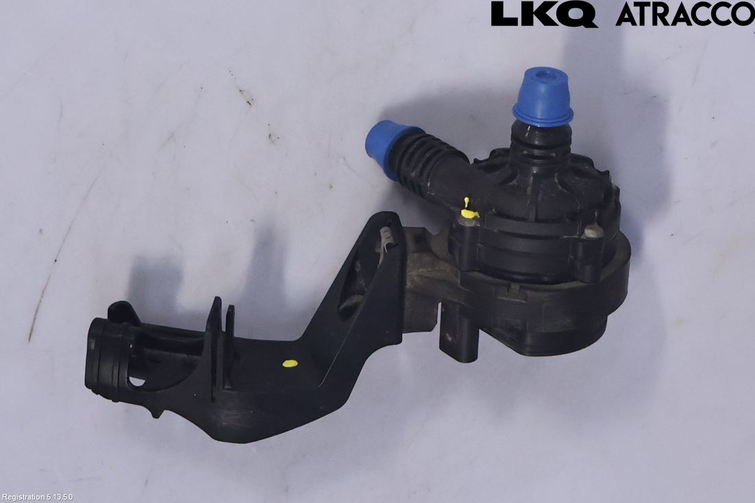 BMW 5 G30/G31/F90 17-23 Värme Cirkulationspump