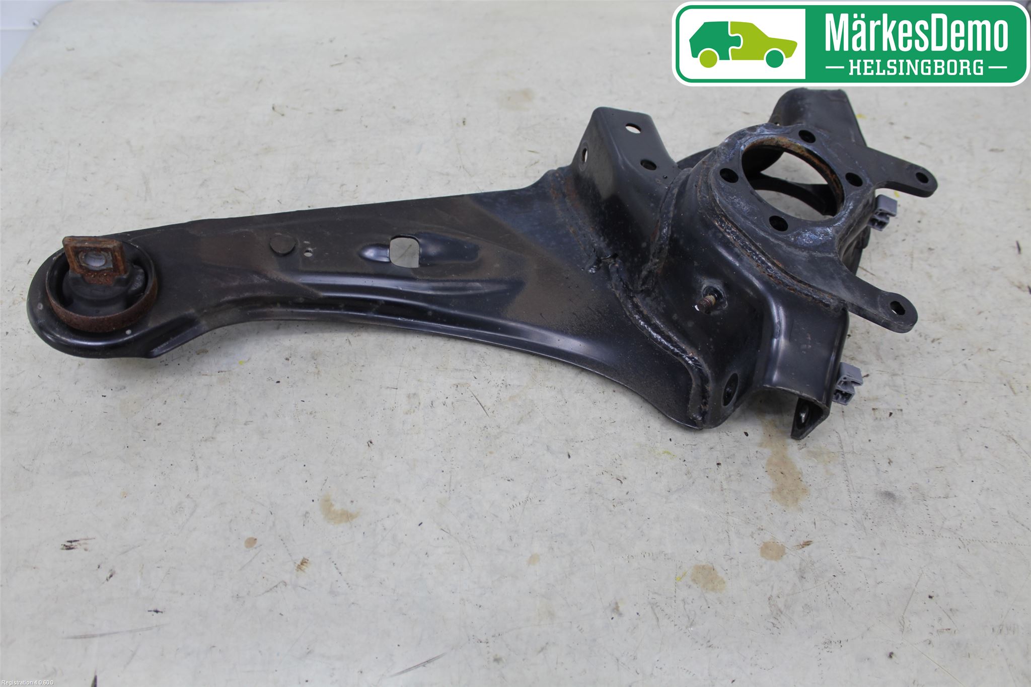 Mitsubishi ECLIPS CROSS Bärarm Bak Höger