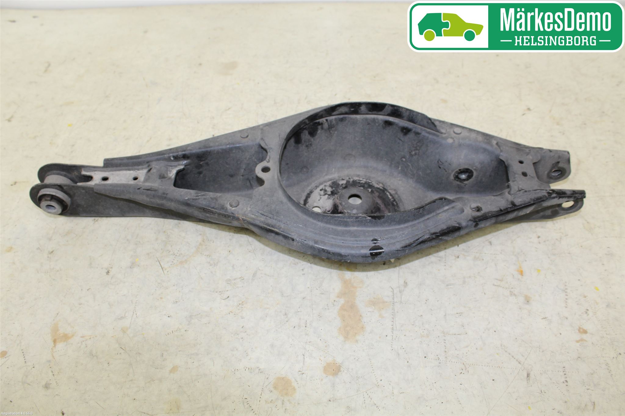 Volvo XC40/RECHARGE 18- Bärarm Bak Höger