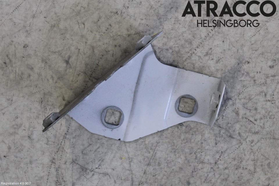 Nissan NV300 16-22 Skärmfäste Fram Hö