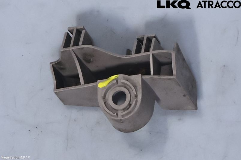 Toyota AURIS 13-19 Stötfångarfäste Bak Hö