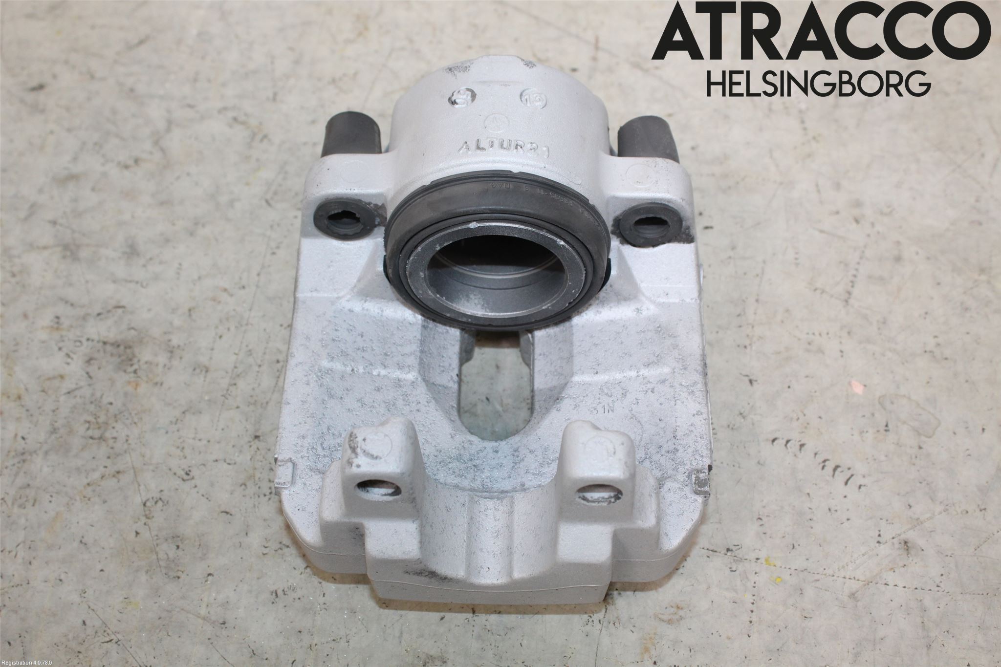 BMW 5 F10/F11/F18 09-17 Bromsok Fram Vänster