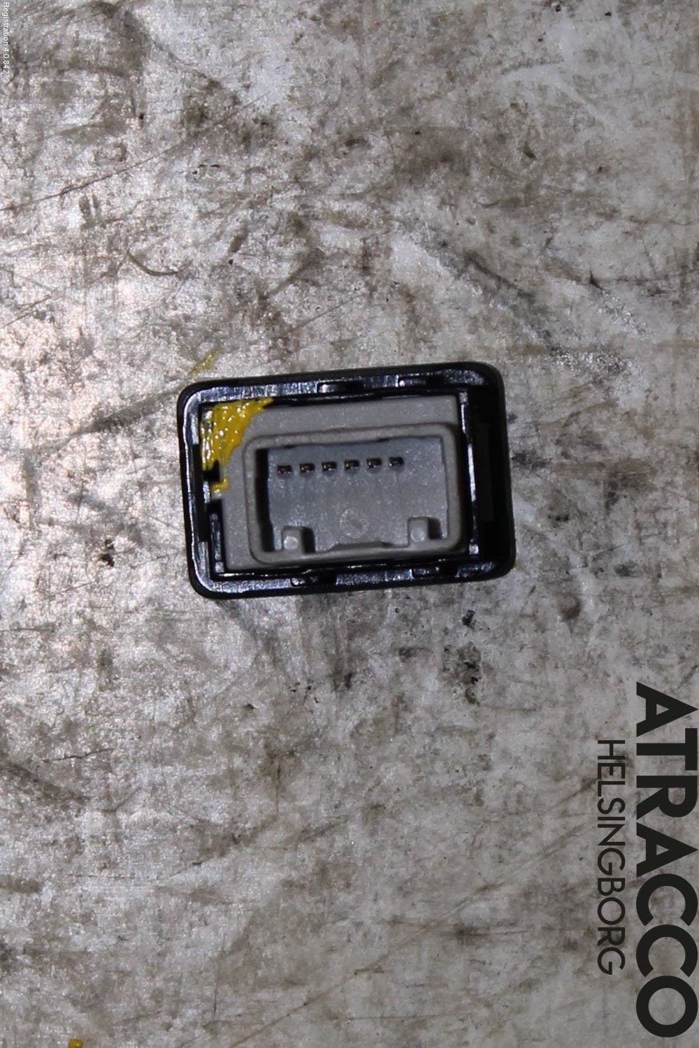 Mitsubishi OUTLANDER 13-21 Strömställare Parkeringshjälp