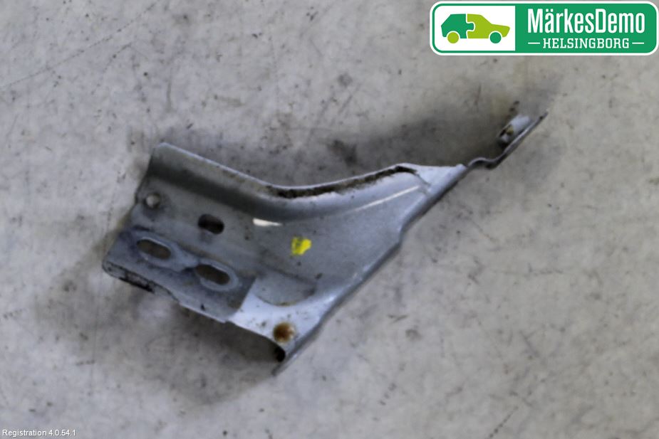 Volkswagen VW POLO 10-17 Skärmfäste Fram Hö
