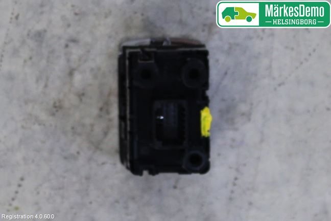 Mitsubishi ECLIPS CROSS Strömställare Parkeringsbroms