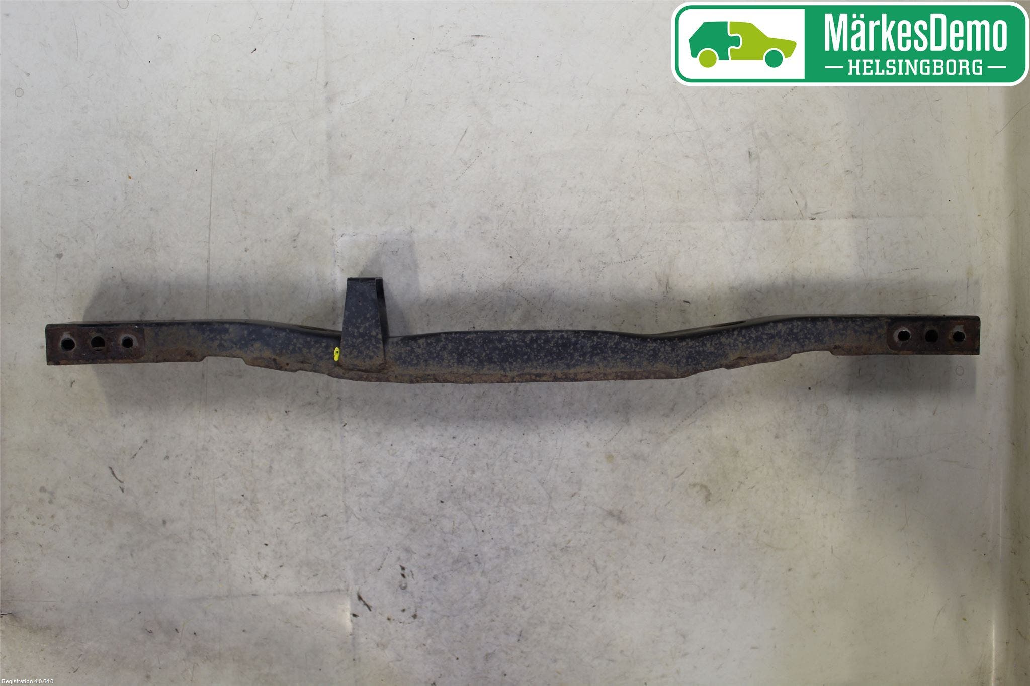 Toyota HILUX 05-16 Växellådsbalk