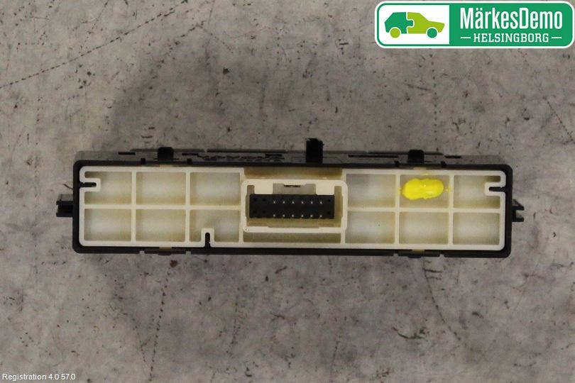 Lexus NX 300h 15-21 Strömställare Parkeringshjälp