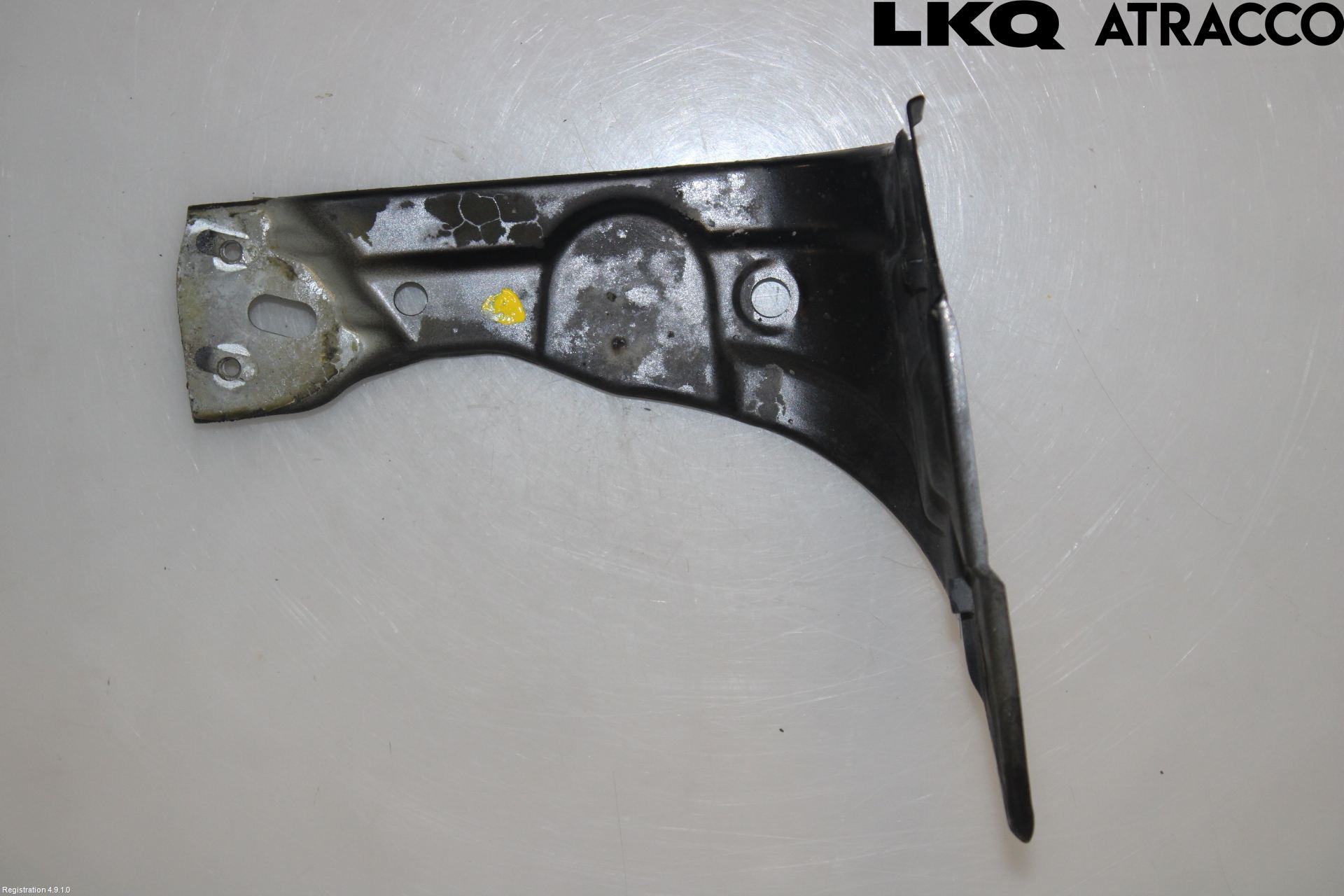 Volkswagen VW PASSAT 11-14 Skärmfäste Fram Hö