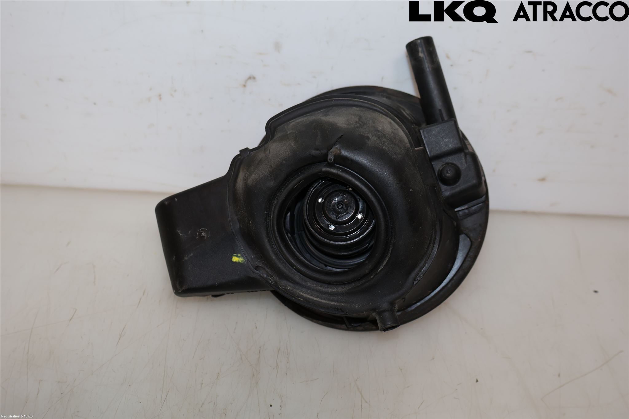 Volkswagen VW TOURAN 10-15 Tanklucka