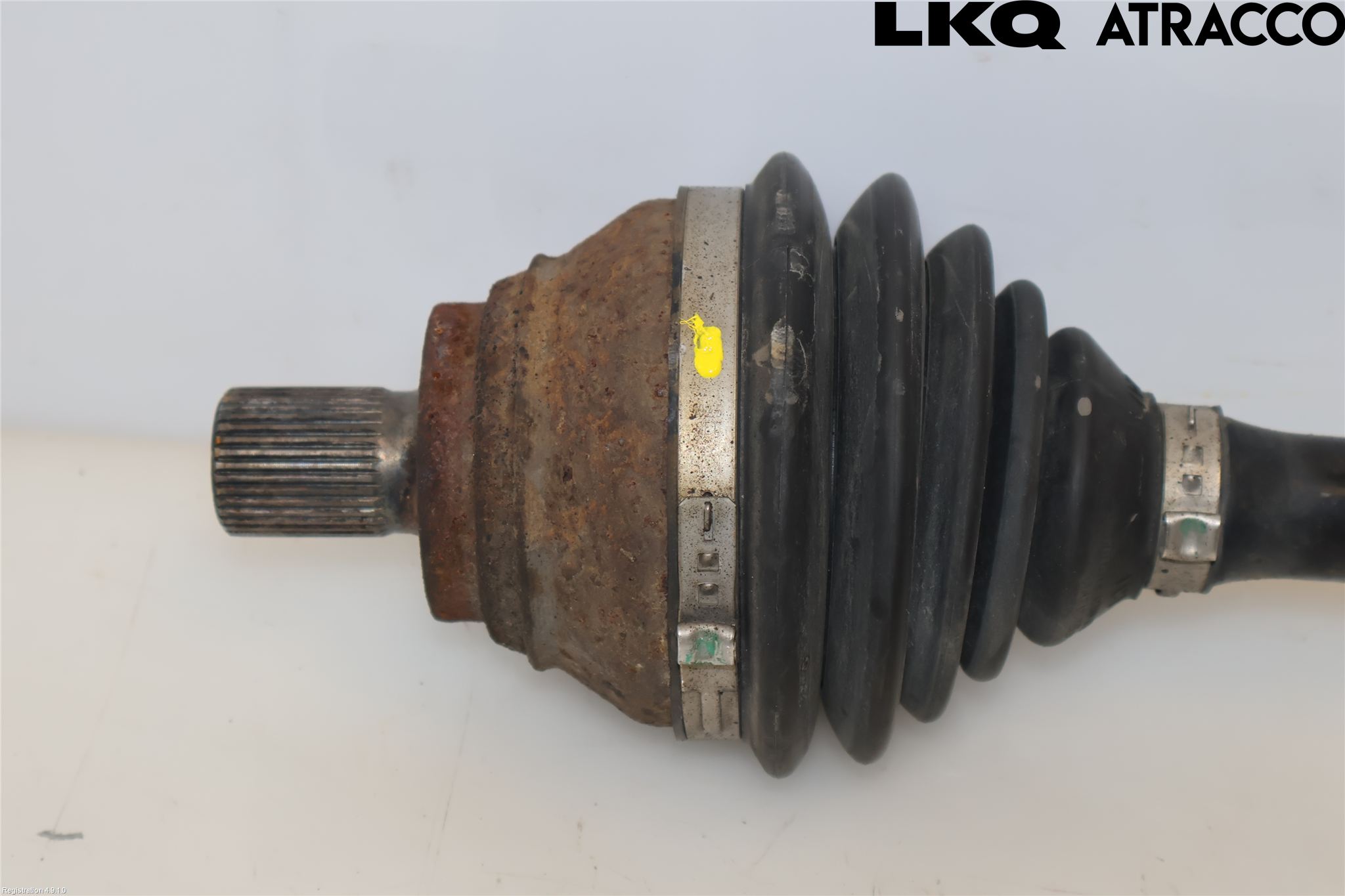 Volkswagen VW PASSAT 11-14 Drivaxel Fram Vänster