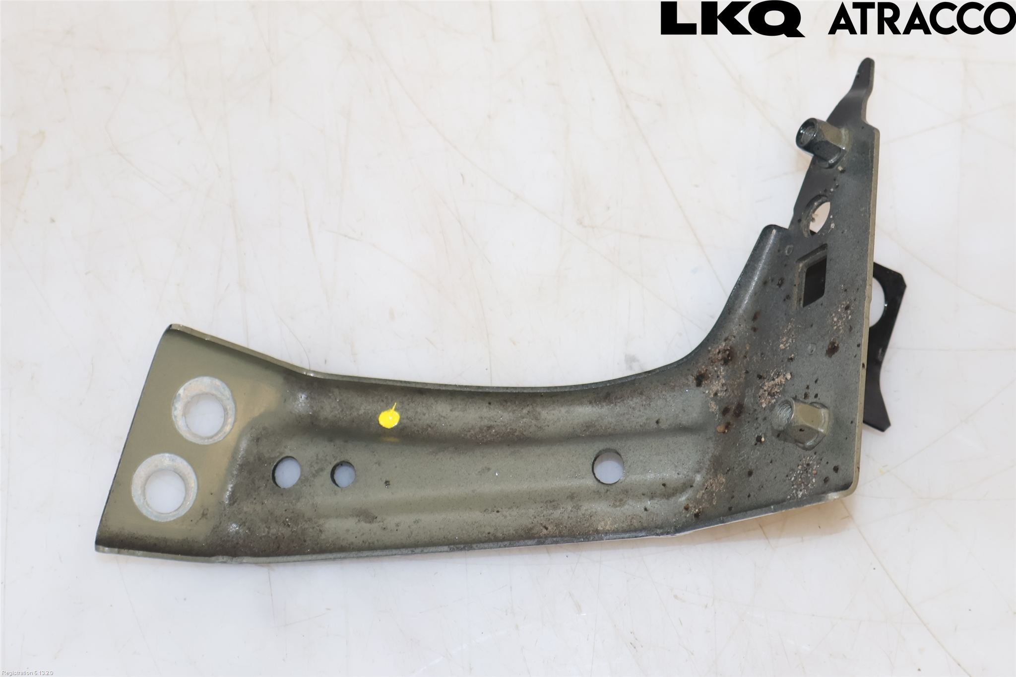 Volkswagen VW PASSAT 15-19 Skärmfäste Fram Hö