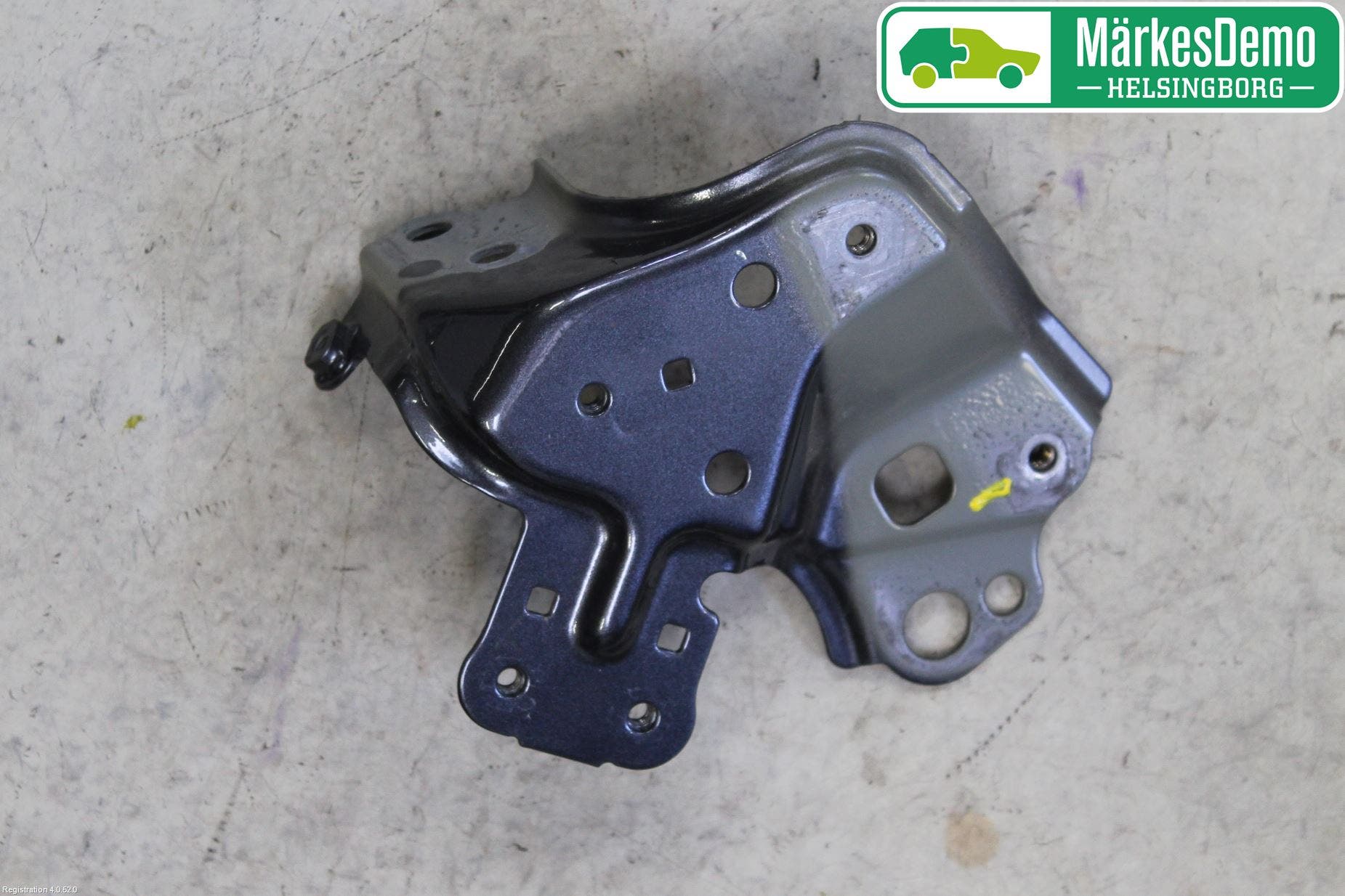 Toyota RAV4 13-18 Skärmfäste Fram Hö