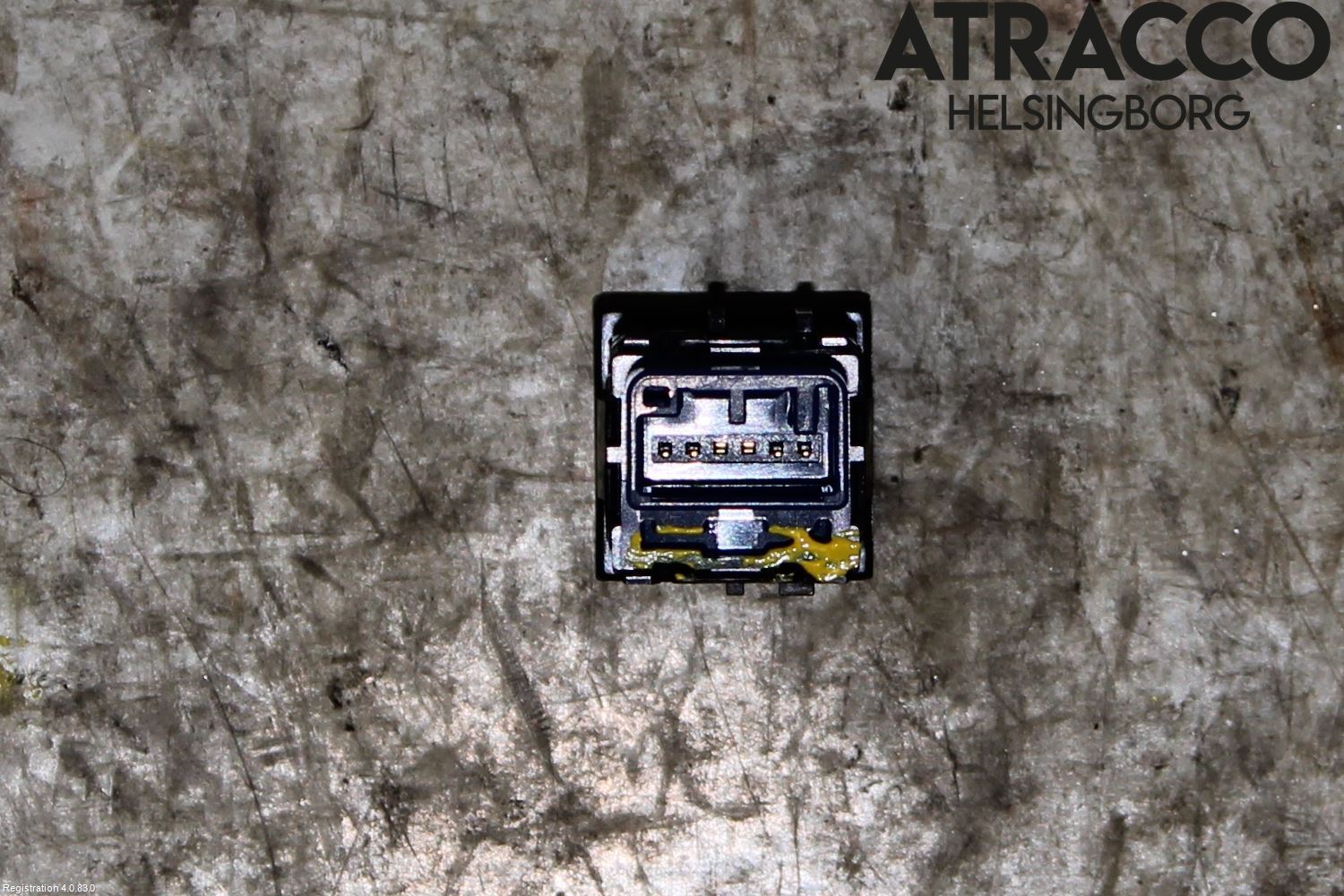 Toyota RAV4 19- Strömställare Tanklucka