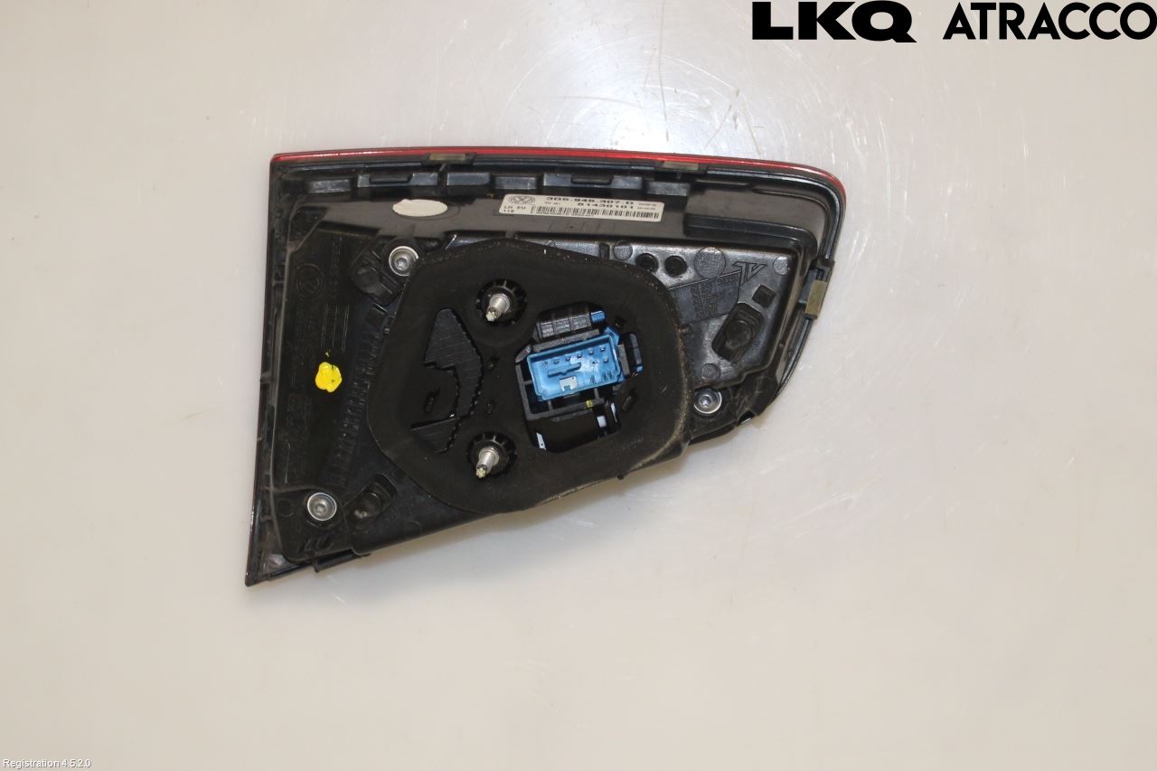 Volkswagen VW PASSAT 15-19 Bakljus Lucka Vä