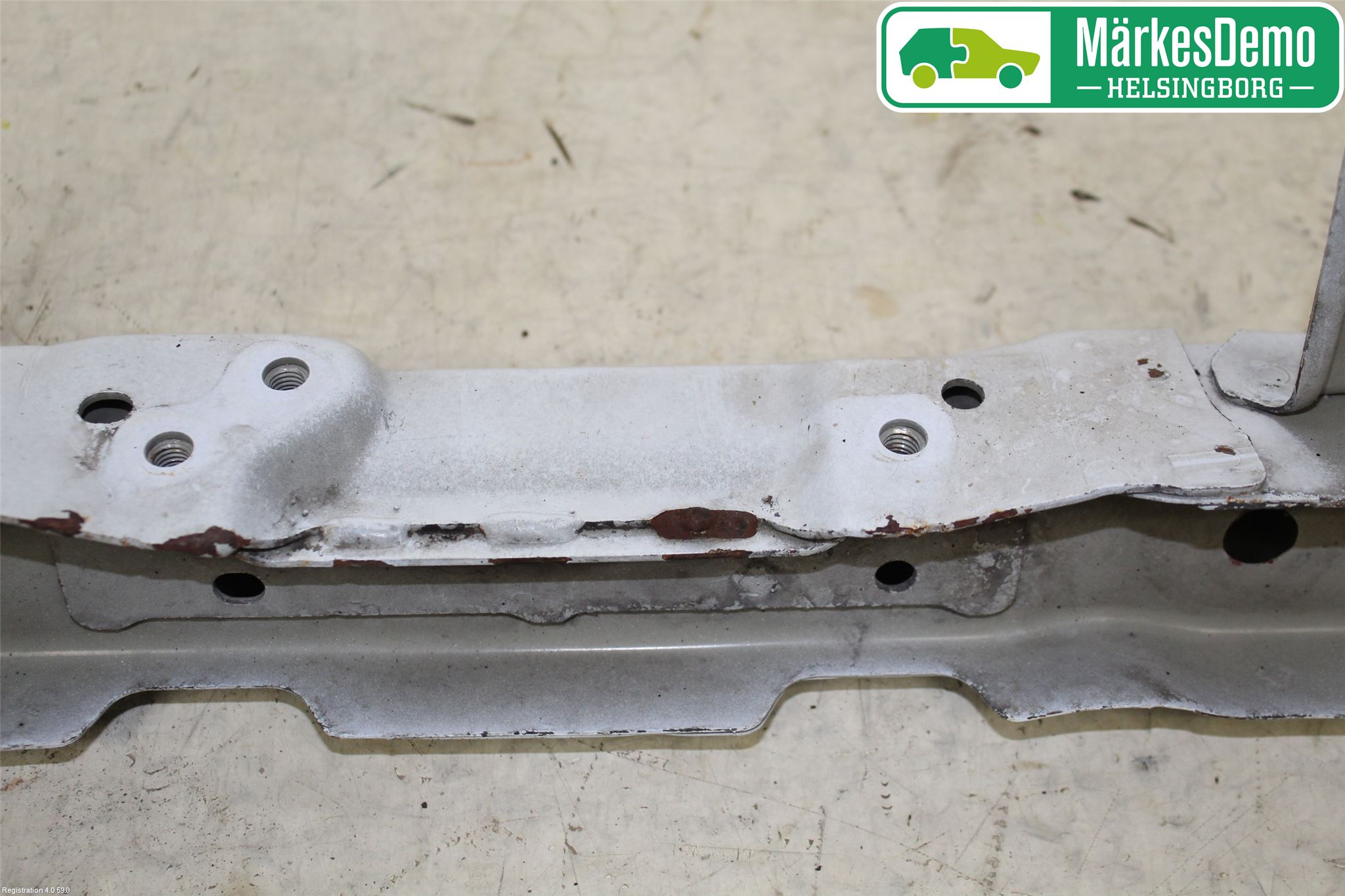 Nissan JUKE 10-14 Front Huvlåsplåt-Balk