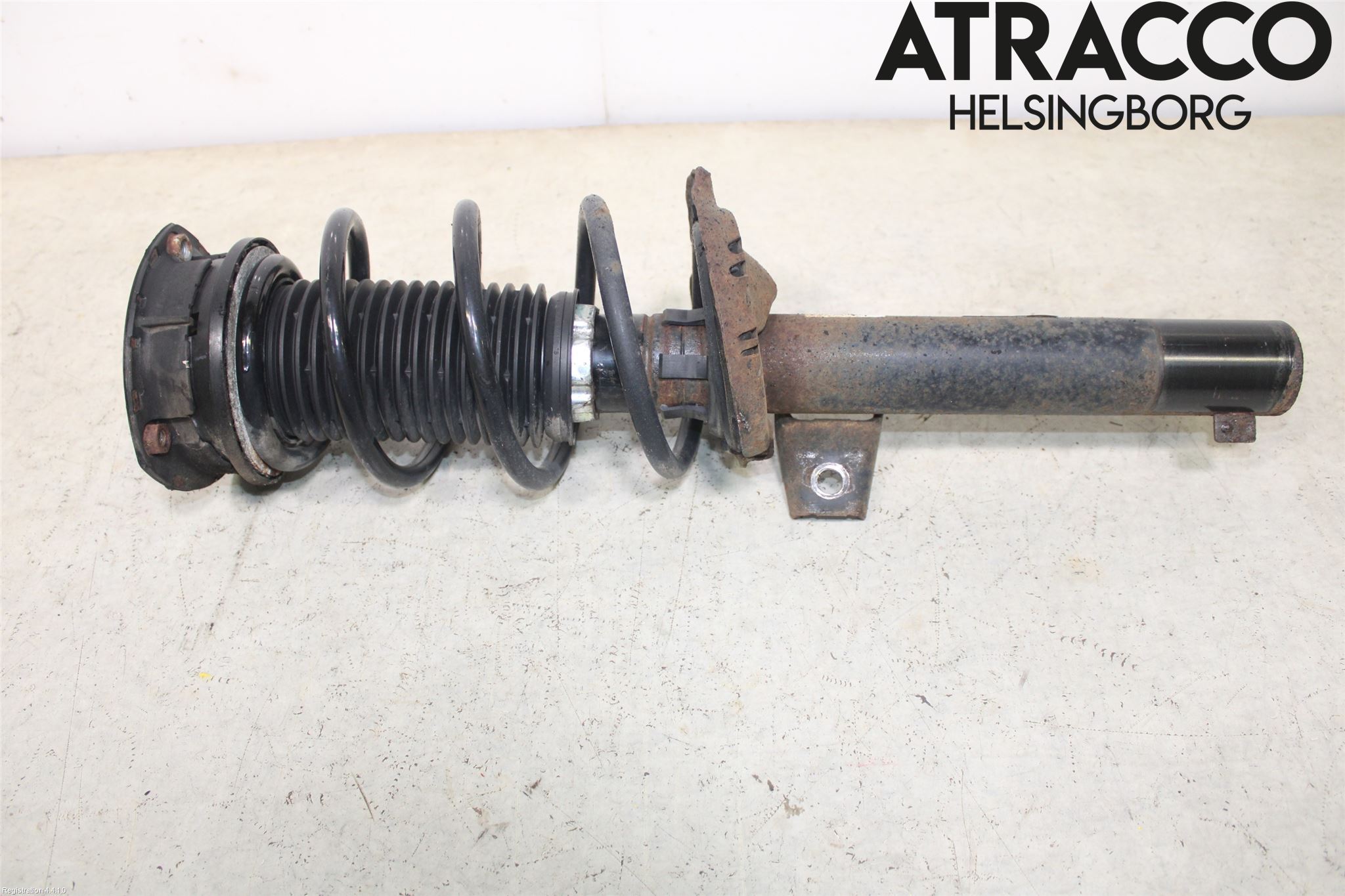 Volkswagen VW GOLF SPORTSVAN 15-20 Fjäderben Fram Höger