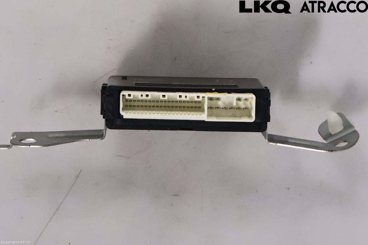 Toyota RAV4 13-18 Styrenhet Baklucka