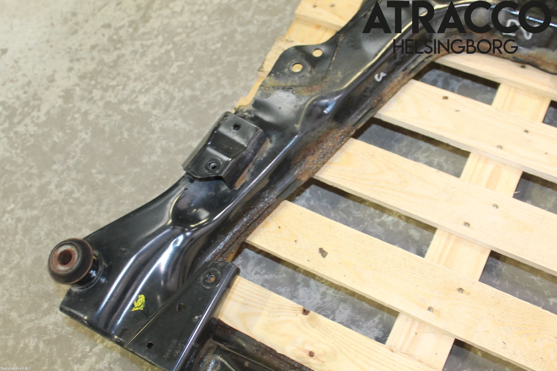 Nissan LEAF 11-17 Framvagnsbalk